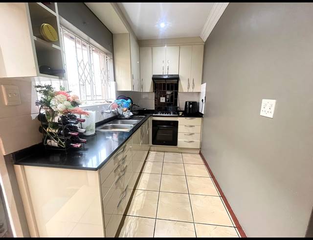 3 BEDROOM TOWNHOUSE FOR SALE IN BENDOR